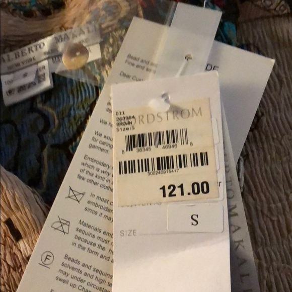 Alberto Makali Blouse - Picture 7 of 7